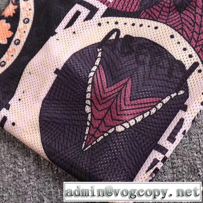 2色可選 半袖Tシャツ 《2019年》今、注目のストリート オシャレ印象で人気の高い VERSACE ヴェルサーチ