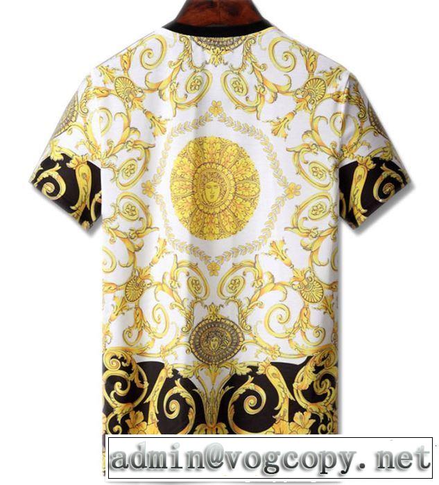 2019年春夏流行ファッション 夏らしい季節感 大人の可愛さを引き立て  VERSACE ヴェルサーチ 半袖Tシャツ