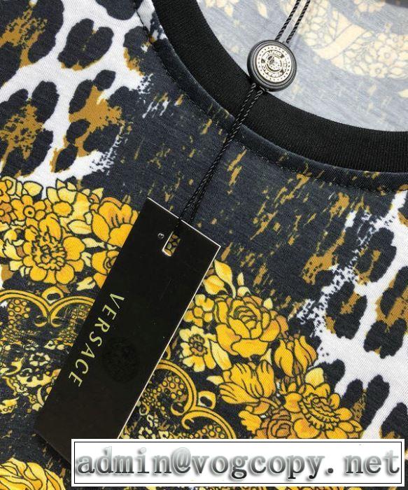 2019年最新ファッション Tシャツ/半袖 ヴェルサーチ安心と信頼のお取引 VERSACE 完売必須