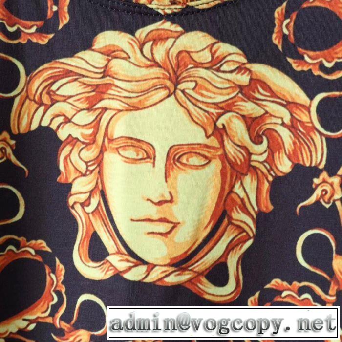大人っぽく着こなし ヴェルサーチ 2019春夏のトレンド新商品 VERSACE  Tシャツ/半袖