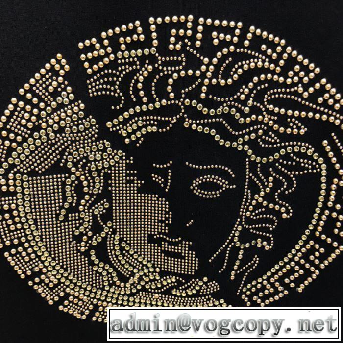 毎年トレンドアイテムが出る  Tシャツ/半袖  2019SS  ヴェルサーチこの夏絶対欲しい  VERSACE