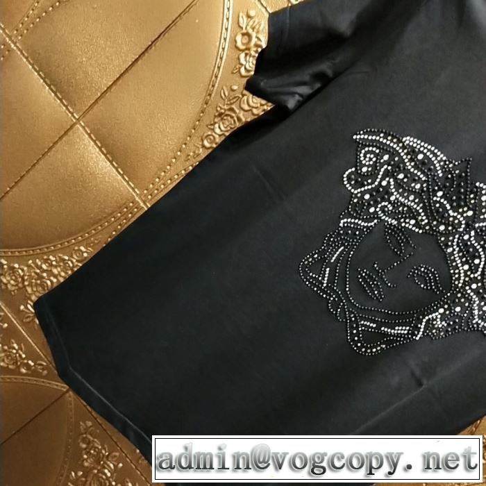 今年は大きめの新作がトレンドVERSACE Tシャツ/半袖 ヴェルサーチ2019年春夏シーズンの人気
