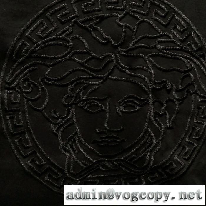 トレンドアイテムとして継続 ヴェルサーチ 2019夏ファション新品 VERSACE Tシャツ/半袖