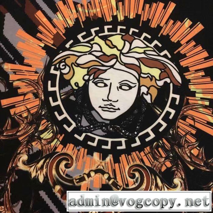 在庫確保済 ヴェルサーチ2019年夏の一押しファッションアイテム VERSACE Tシャツ/半袖