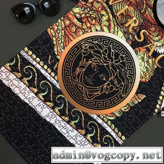 最新で完売確実 ヴェルサーチ2019夏ファション新品 VERSACE Tシャツ/半袖 王道コンビ