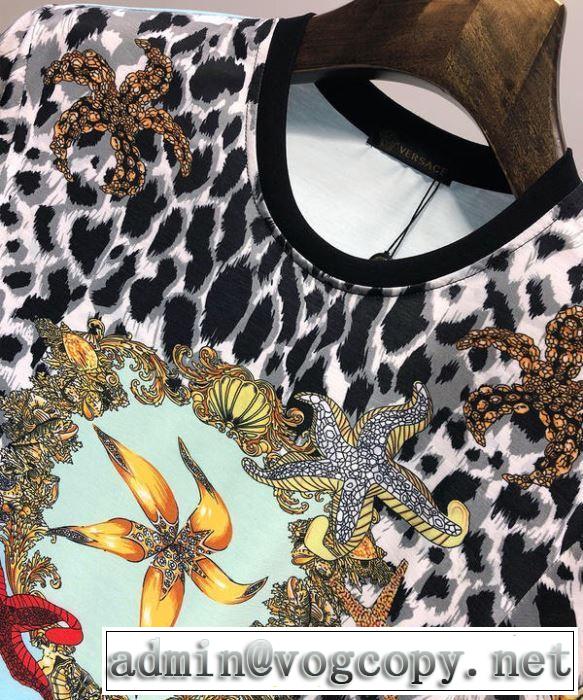 春夏の流行り2019新品 ヴェルサーチ最新で完売確実 VERSACE Tシャツ/半袖 すごく稀少カラー