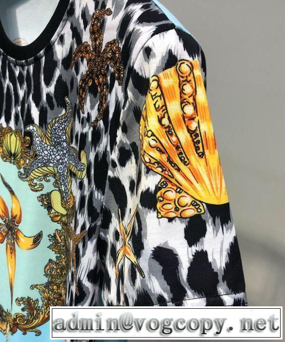 春夏の流行り2019新品 ヴェルサーチ最新で完売確実 VERSACE Tシャツ/半袖 すごく稀少カラー