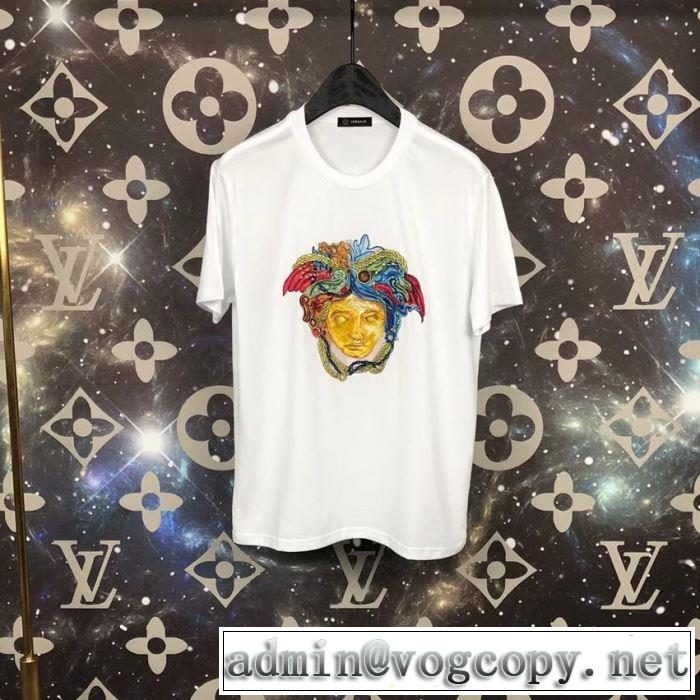 Tシャツ/半袖  夏のコーデには欠かせないヴェルサーチVERSACE 2色可選  今年は大きめの新作がトレンド