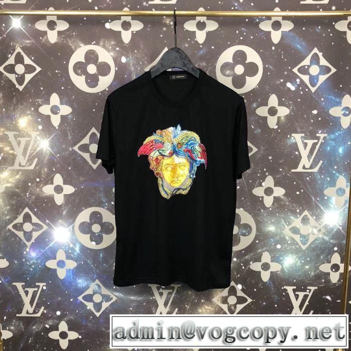 Tシャツ/半袖  夏のコーデには欠かせないヴェルサーチVERSACE 2色可選  今年は大きめの新作がトレンド
