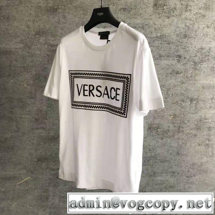 VERSACE ヴェルサーチ 半袖Tシャツ 《2019年》今、注目のストリート 絶妙にオシャレ人気アイテム