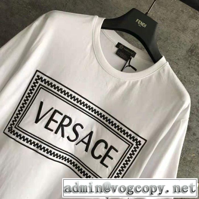 VERSACE ヴェルサーチ 半袖Tシャツ 《2019年》今、注目のストリート 絶妙にオシャレ人気アイテム