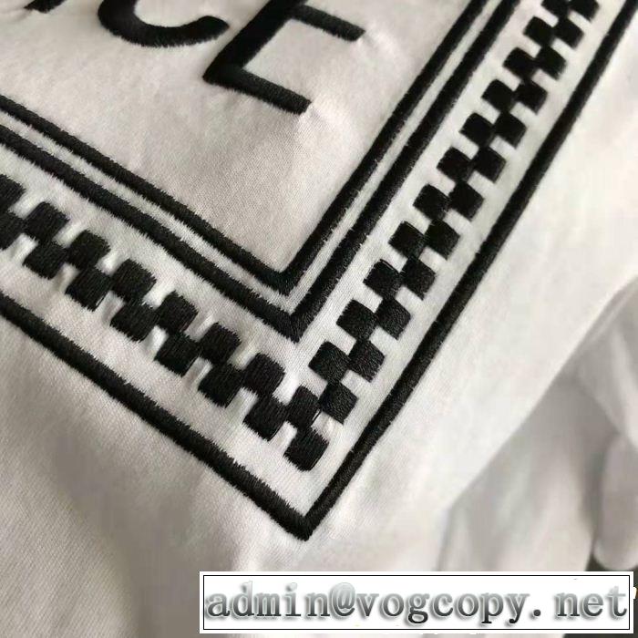 VERSACE ヴェルサーチ 半袖Tシャツ 《2019年》今、注目のストリート 絶妙にオシャレ人気アイテム