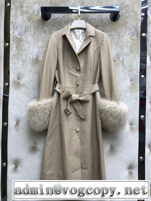 今年の流行りファション ディオール DIOR 絶対おさえるべきカラーと最新  ダスター コート 最新秋冬トレンドをチェック！2019-20秋冬