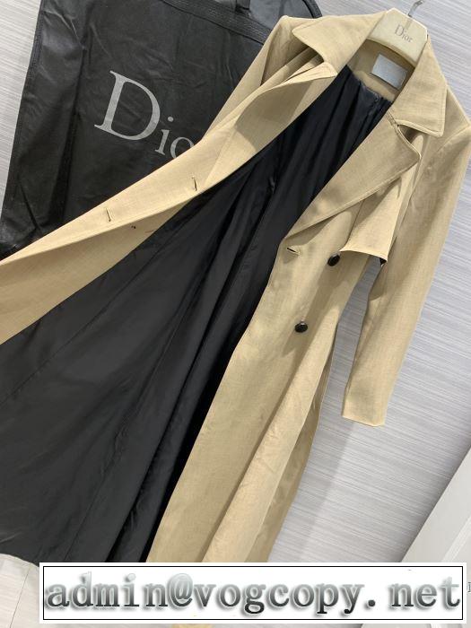 ダスター コートやっぱり優しい色  ディオール 【2019秋冬トレンド】押さえておきたい DIOR  サイズのよさを感じる新作