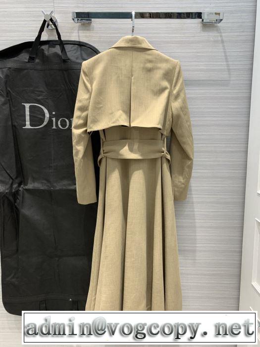ダスター コートやっぱり優しい色  ディオール 【2019秋冬トレンド】押さえておきたい DIOR  サイズのよさを感じる新作