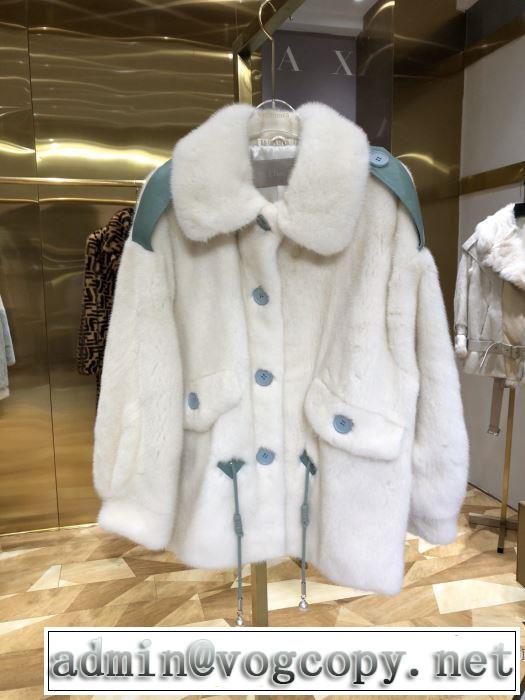 ハーフコート 秋冬ファッションコーディネート ディオール 2019-2020秋冬のファッション DIOR 人気ファッション雑誌でも掲載