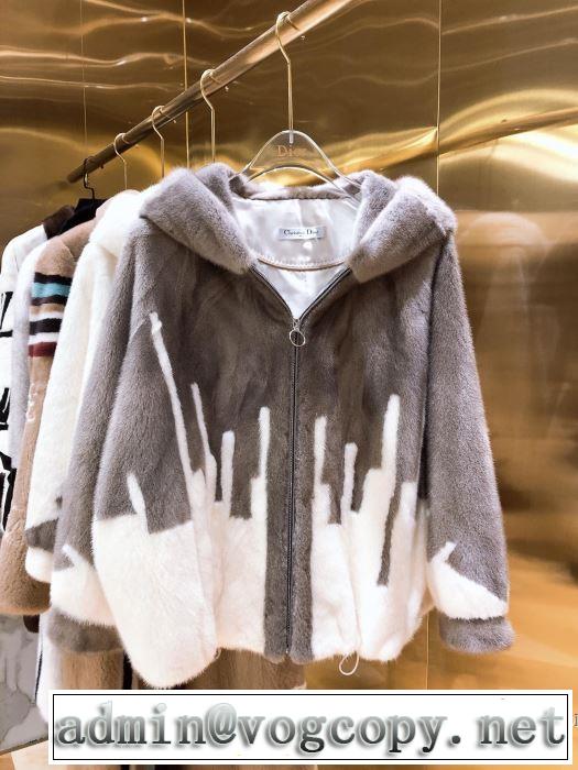 秋冬もちろん主役級 フード付きコート 大人かわいい秋冬コーデを楽しみ ディオール DIOR  2019秋のファッショントレンドはこれ