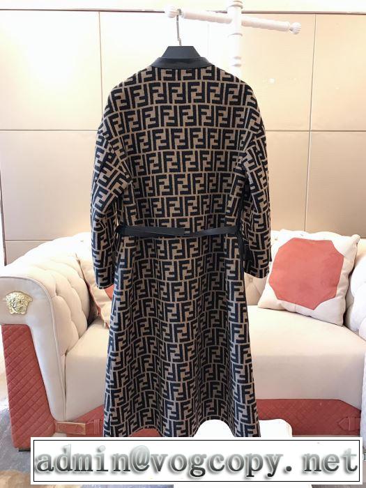 スカート　秋冬ファッションコーディネートフェンディ最重要！2019秋冬トレンド　 FENDI 人気ファッション雑誌でも掲載