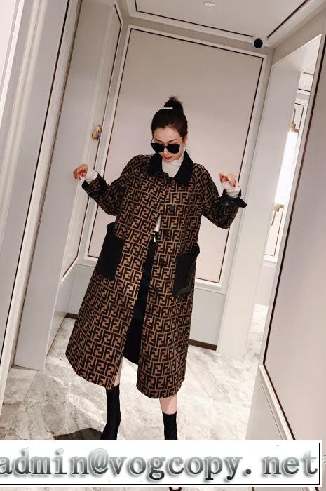最新トレンドコーデおすすめ　スカート 使いやすさのトレンド　フェンディ機能性が良くブランド新品　FENDI 2019-2020秋冬のファッション