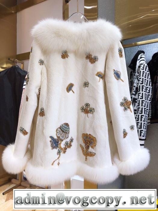 秋冬もちろん主役級　フェンディ FENDI 大人かわいい秋冬コーデを楽しみ　ハーフコート2019秋のファッショントレンドはこれ