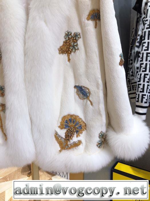 秋冬もちろん主役級　フェンディ FENDI 大人かわいい秋冬コーデを楽しみ　ハーフコート2019秋のファッショントレンドはこれ