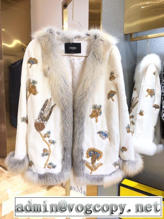 フェンディ 秋ファションのトレンド　FENDI　一番おしゃれ秋冬トレンド　ハーフコート　2019秋に注目したい