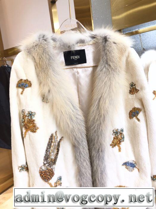 フェンディ 秋ファションのトレンド　FENDI　一番おしゃれ秋冬トレンド　ハーフコート　2019秋に注目したい