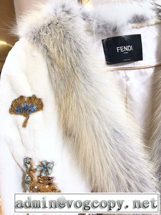 フェンディ 秋ファションのトレンド　FENDI　一番おしゃれ秋冬トレンド　ハーフコート　2019秋に注目したい