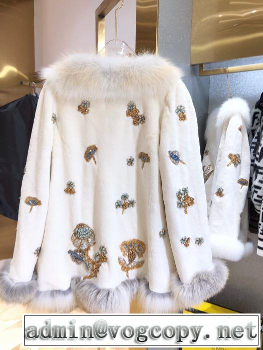 フェンディ 秋ファションのトレンド　FENDI　一番おしゃれ秋冬トレンド　ハーフコート　2019秋に注目したい