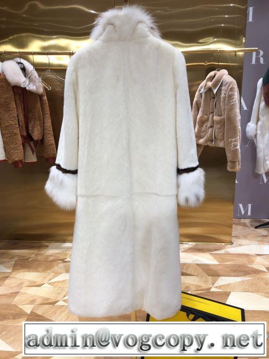 おしゃれさんはいち早く取り　フェンディ 2019秋、イチオシ上品　FENDI　コート 新作アイテムが今年流