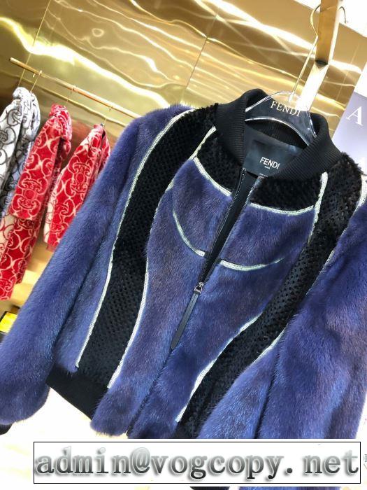 FENDI　秋冬コーデと相性がいい　フェンディ ハーフコートおしゃれなファッションコーデ　2019トレンド秋冬おすすめ安い