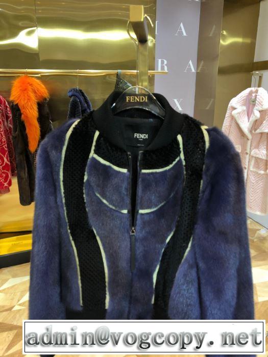 FENDI　秋冬コーデと相性がいい　フェンディ ハーフコートおしゃれなファッションコーデ　2019トレンド秋冬おすすめ安い