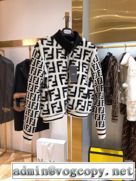 最速2019秋冬トレンドブランド　フェンディ FENDI　シンプルに着こなしたい　ハーフコート　今年らしい新しい人気色