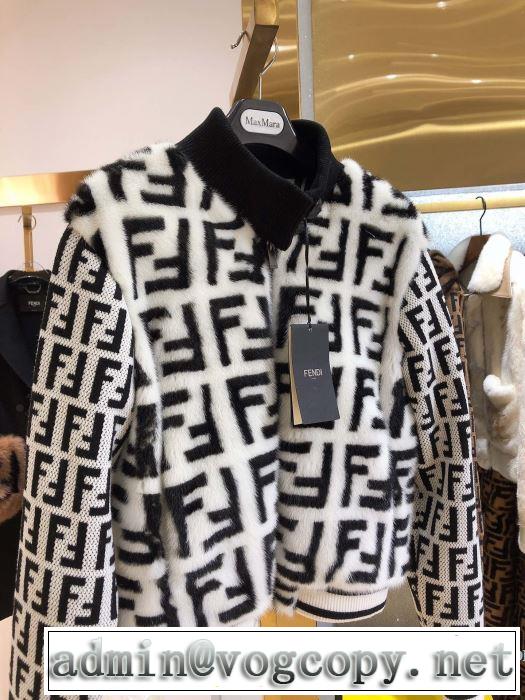 最速2019秋冬トレンドブランド　フェンディ FENDI　シンプルに着こなしたい　ハーフコート　今年らしい新しい人気色