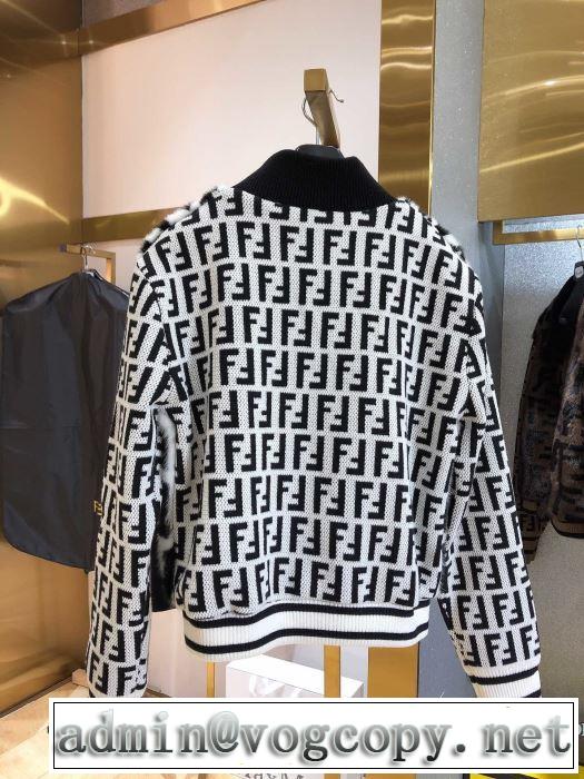 最速2019秋冬トレンドブランド　フェンディ FENDI　シンプルに着こなしたい　ハーフコート　今年らしい新しい人気色