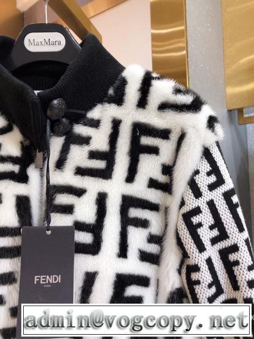 最速2019秋冬トレンドブランド　フェンディ FENDI　シンプルに着こなしたい　ハーフコート　今年らしい新しい人気色