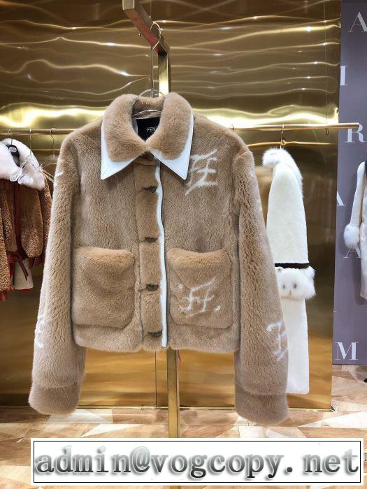 オシャレスタイルが今年流　フェンディ FENDI　2019-20秋冬取り入れやすい　ハーフコート　支持率が高い秋冬最新作
