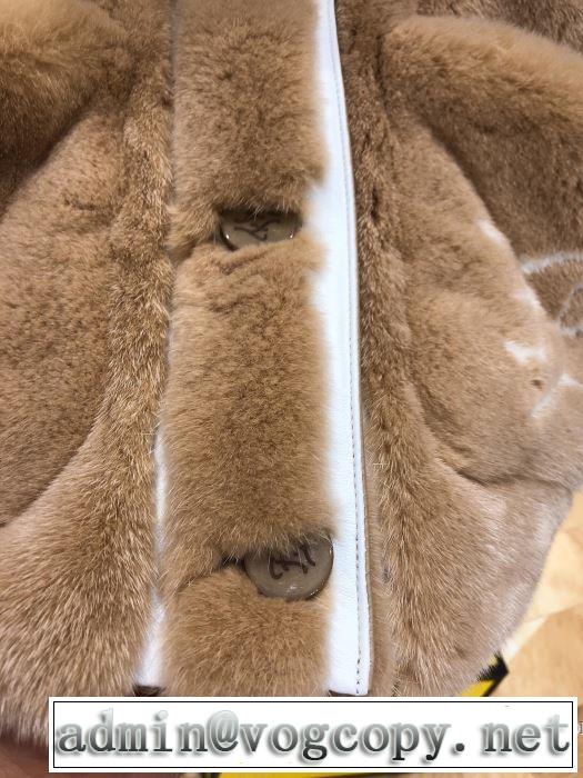 オシャレスタイルが今年流　フェンディ FENDI　2019-20秋冬取り入れやすい　ハーフコート　支持率が高い秋冬最新作