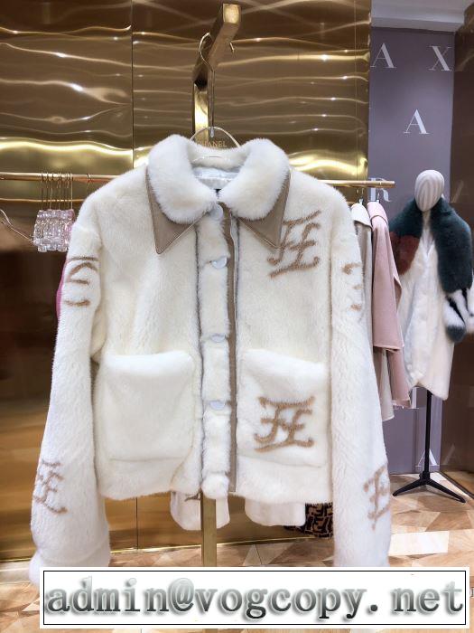 フェンディ最新作おすすめしたい秋冬　 FENDI　おしゃれ感度が高い秋冬トレンド　ハーフコート　先取り 2019/2020秋冬ファッション