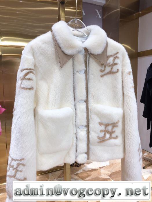 フェンディ最新作おすすめしたい秋冬　 FENDI　おしゃれ感度が高い秋冬トレンド　ハーフコート　先取り 2019/2020秋冬ファッション