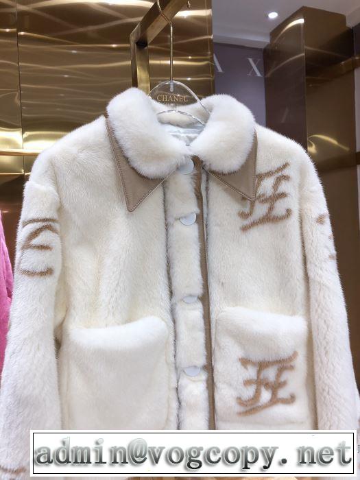 フェンディ最新作おすすめしたい秋冬　 FENDI　おしゃれ感度が高い秋冬トレンド　ハーフコート　先取り 2019/2020秋冬ファッション