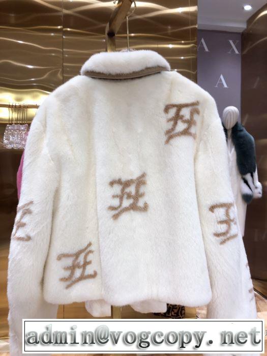 フェンディ最新作おすすめしたい秋冬　 FENDI　おしゃれ感度が高い秋冬トレンド　ハーフコート　先取り 2019/2020秋冬ファッション