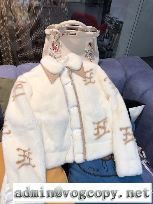 FENDI　　寒い季節トレンド上品　フェンディ 2019?2020秋冬流行色紹介　フード付きコート　今年の秋冬のトレンド激安セール