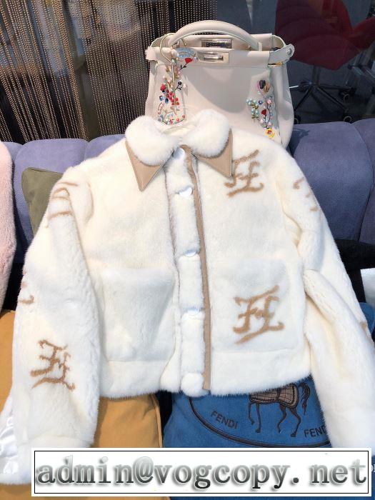 FENDI　　寒い季節トレンド上品　フェンディ 2019?2020秋冬流行色紹介　フード付きコート　今年の秋冬のトレンド激安セール