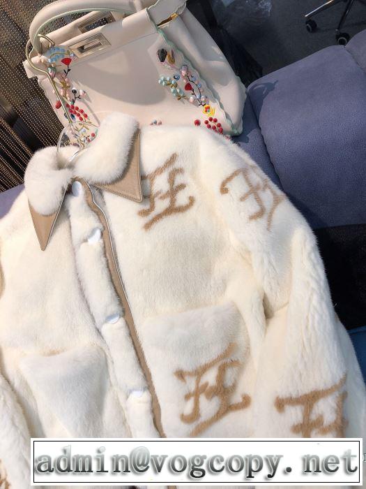 FENDI　　寒い季節トレンド上品　フェンディ 2019?2020秋冬流行色紹介　フード付きコート　今年の秋冬のトレンド激安セール