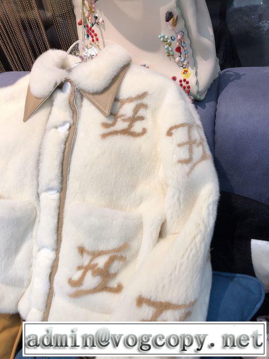 FENDI　　寒い季節トレンド上品　フェンディ 2019?2020秋冬流行色紹介　フード付きコート　今年の秋冬のトレンド激安セール