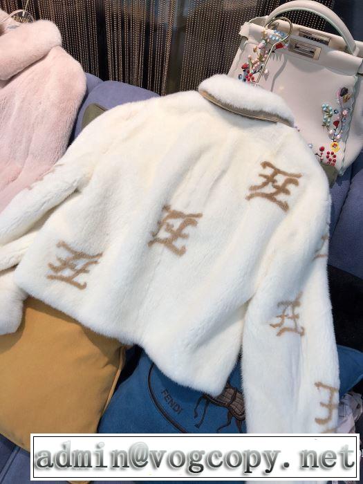 FENDI　　寒い季節トレンド上品　フェンディ 2019?2020秋冬流行色紹介　フード付きコート　今年の秋冬のトレンド激安セール