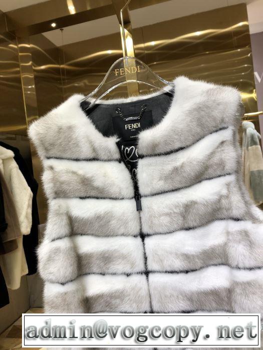 ダウンジャケット　絶対おさえるべきカラーと最新　フェンディ今年の流行りファション　 FENDI　最新秋冬トレンドをチェック！2019-20秋冬　