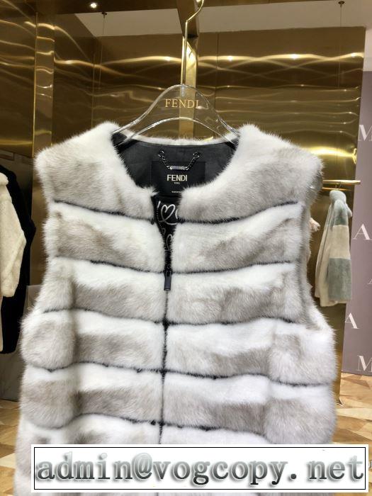 ダウンジャケット　絶対おさえるべきカラーと最新　フェンディ今年の流行りファション　 FENDI　最新秋冬トレンドをチェック！2019-20秋冬　
