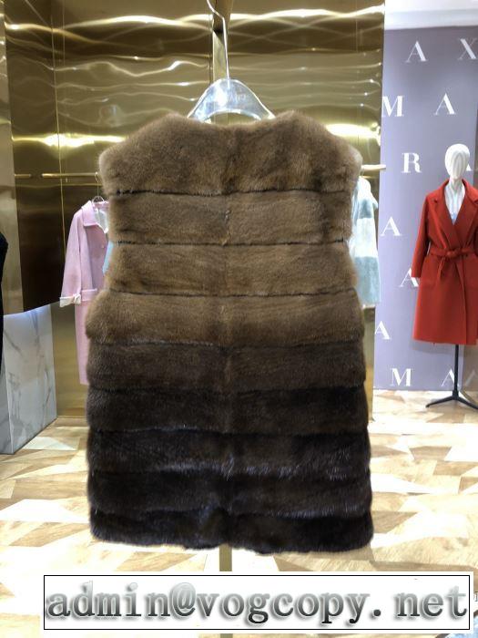 注目の秋ファッション一番　フェンディ FENDI　2019秋冬トレンド押さえておきたい　トップス　おしゃれに秋を迎えるために